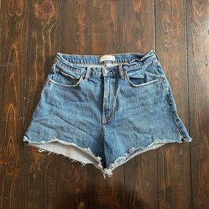 Abercrombie & Fitch Curve Love High Rise 4” Mom Short (Size 31/12)